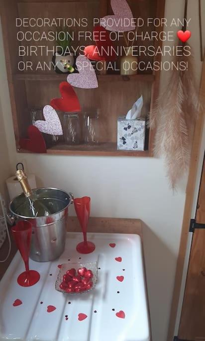 Anglesey New Modern Shepherds Hut With Spa Hot Tub Gwalchmai 外观 照片